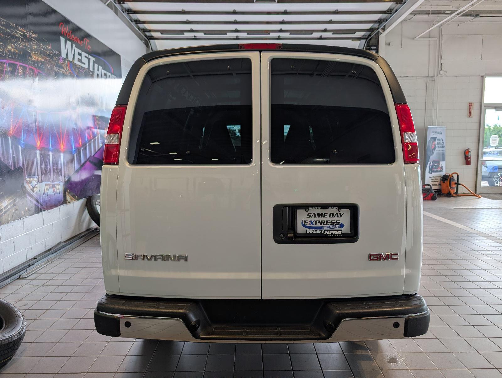 Used 2025  GMC 2500 image 6