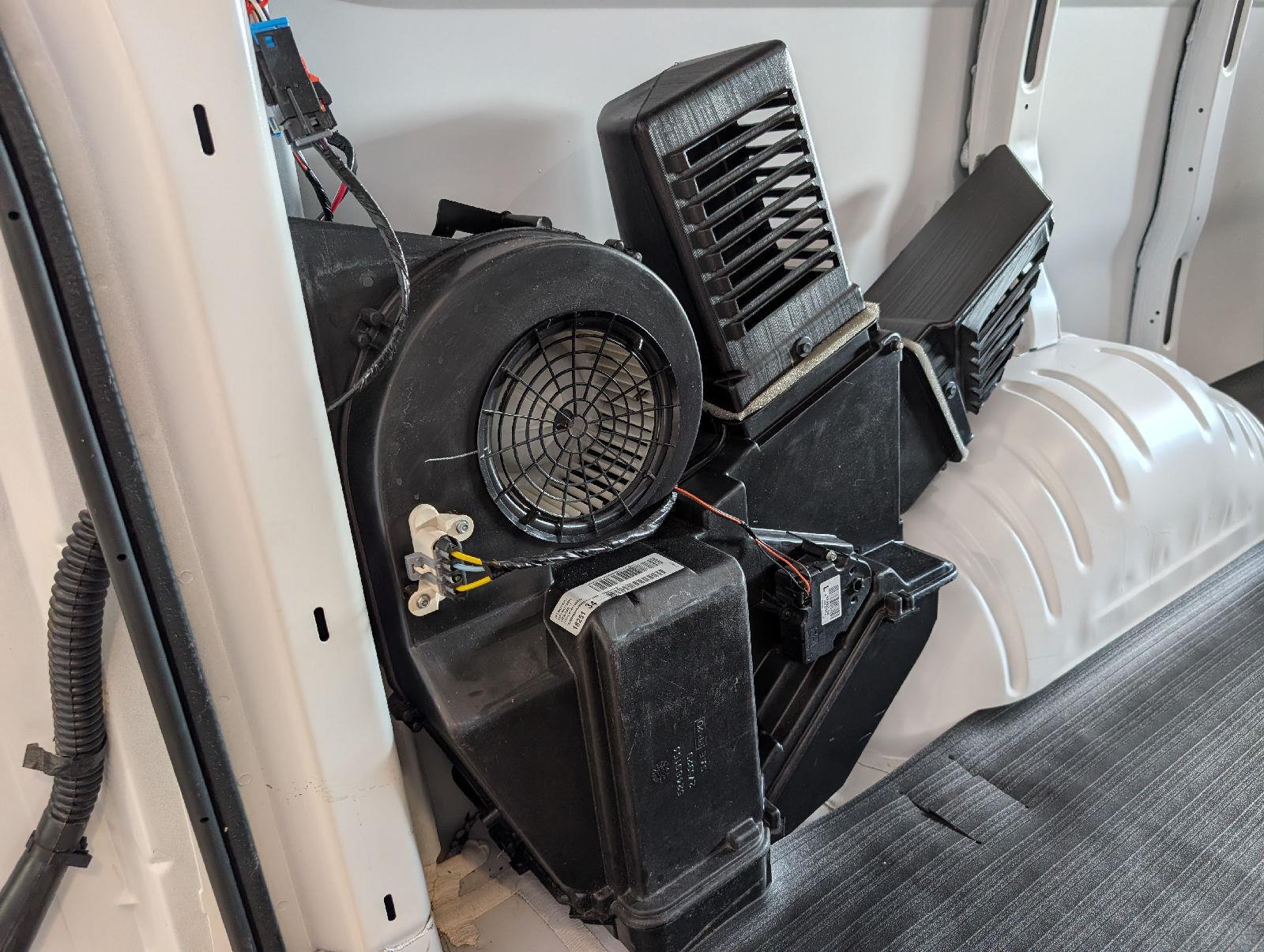 Used 2025  GMC 2500 image 8
