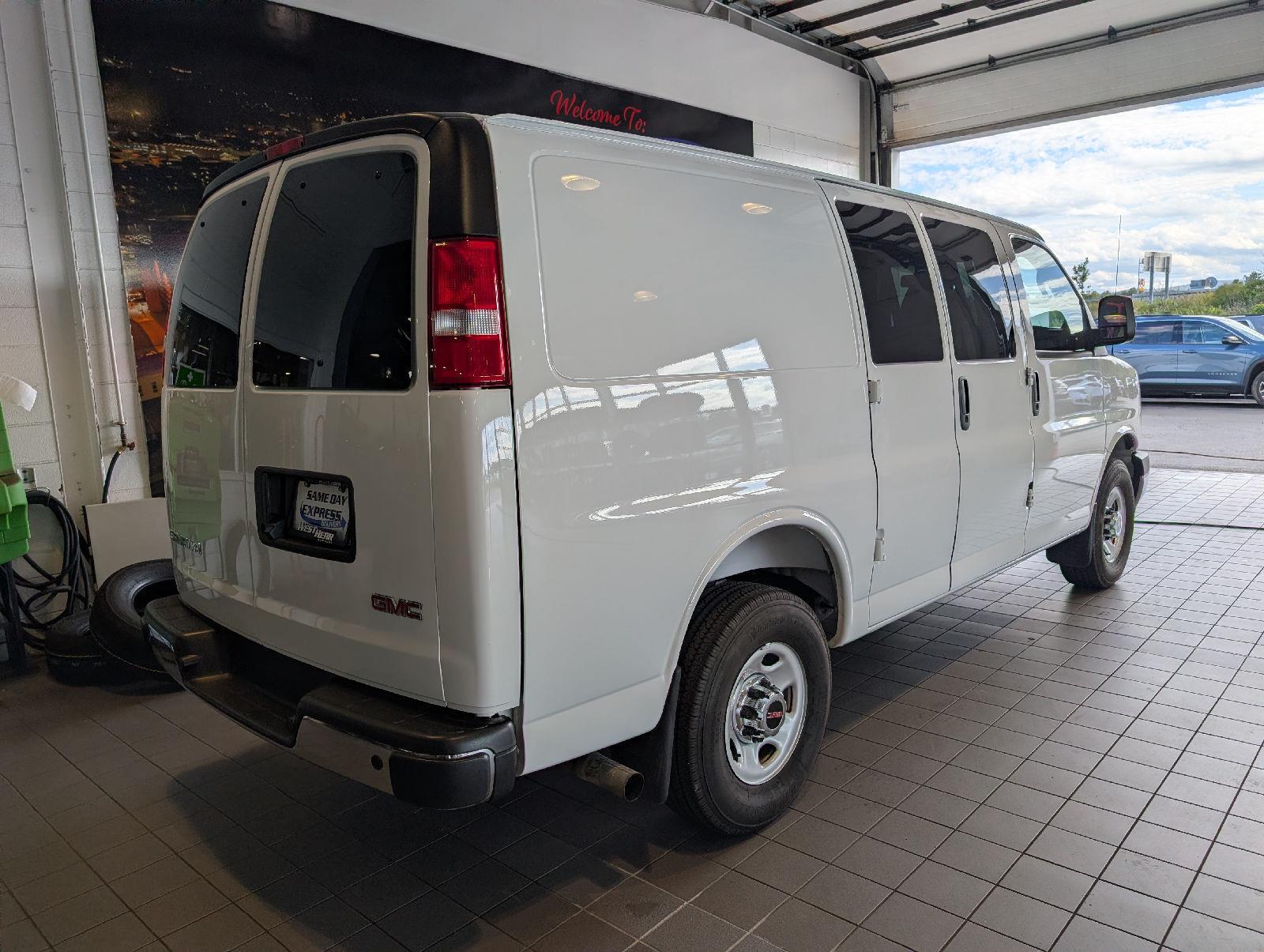 Used 2025 Summit White GMC Work Van image 9