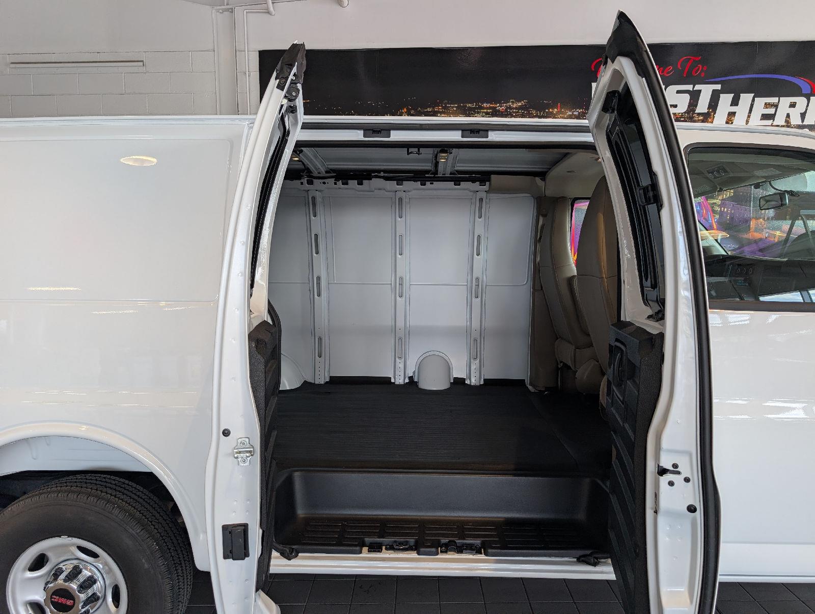 Used 2025  GMC 2500 image 11