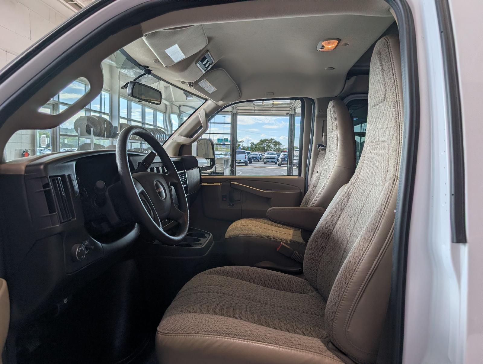 Used 2025  GMC 2500 image 15