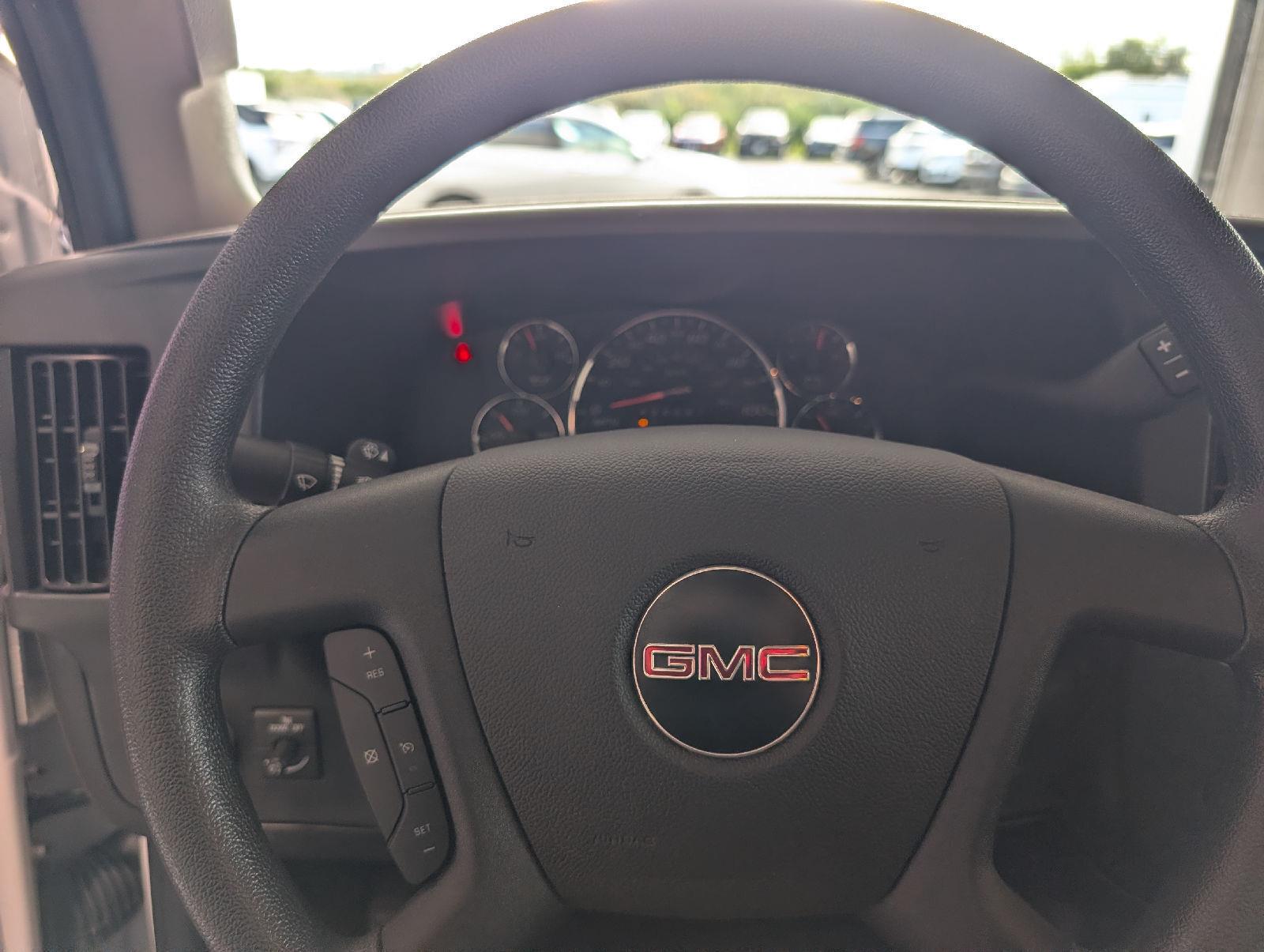 Used 2025  GMC 2500 image 17