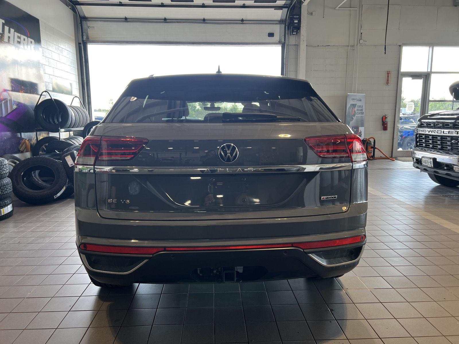 Used 2021 Pure Gray Volkswagen 3.6L V6 SE w/Technology image 7
