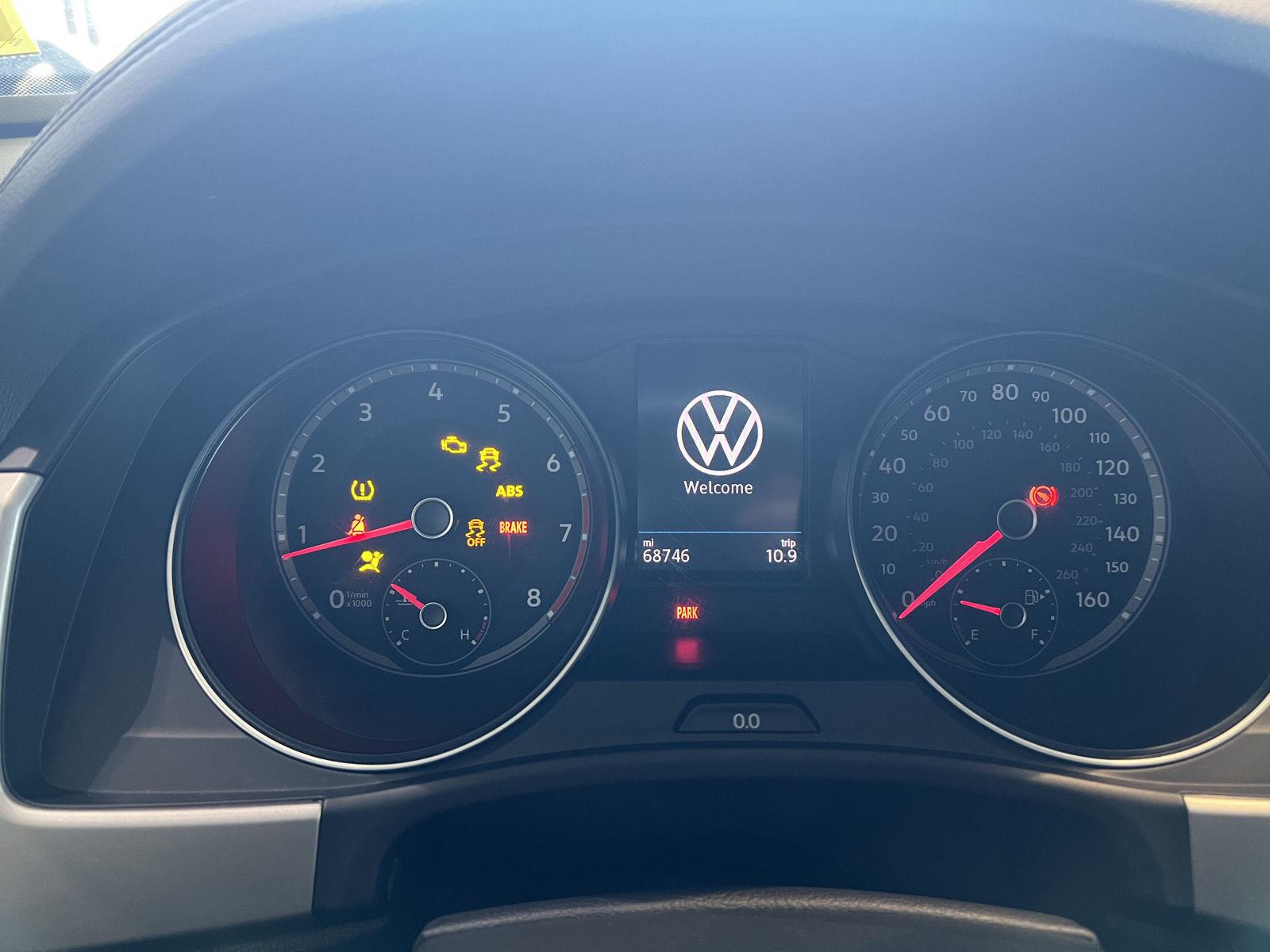 Used 2021 Pure Gray Volkswagen 3.6L V6 SE w/Technology image 23
