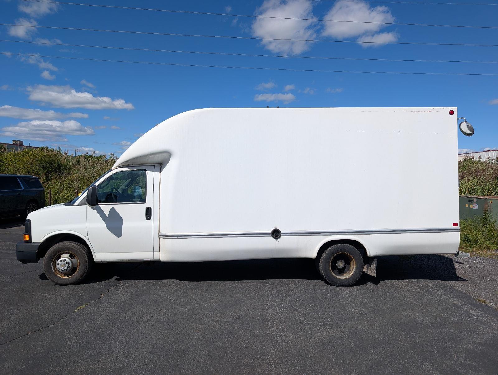 Used 2016 Summit White Chevrolet Cutaway image 5