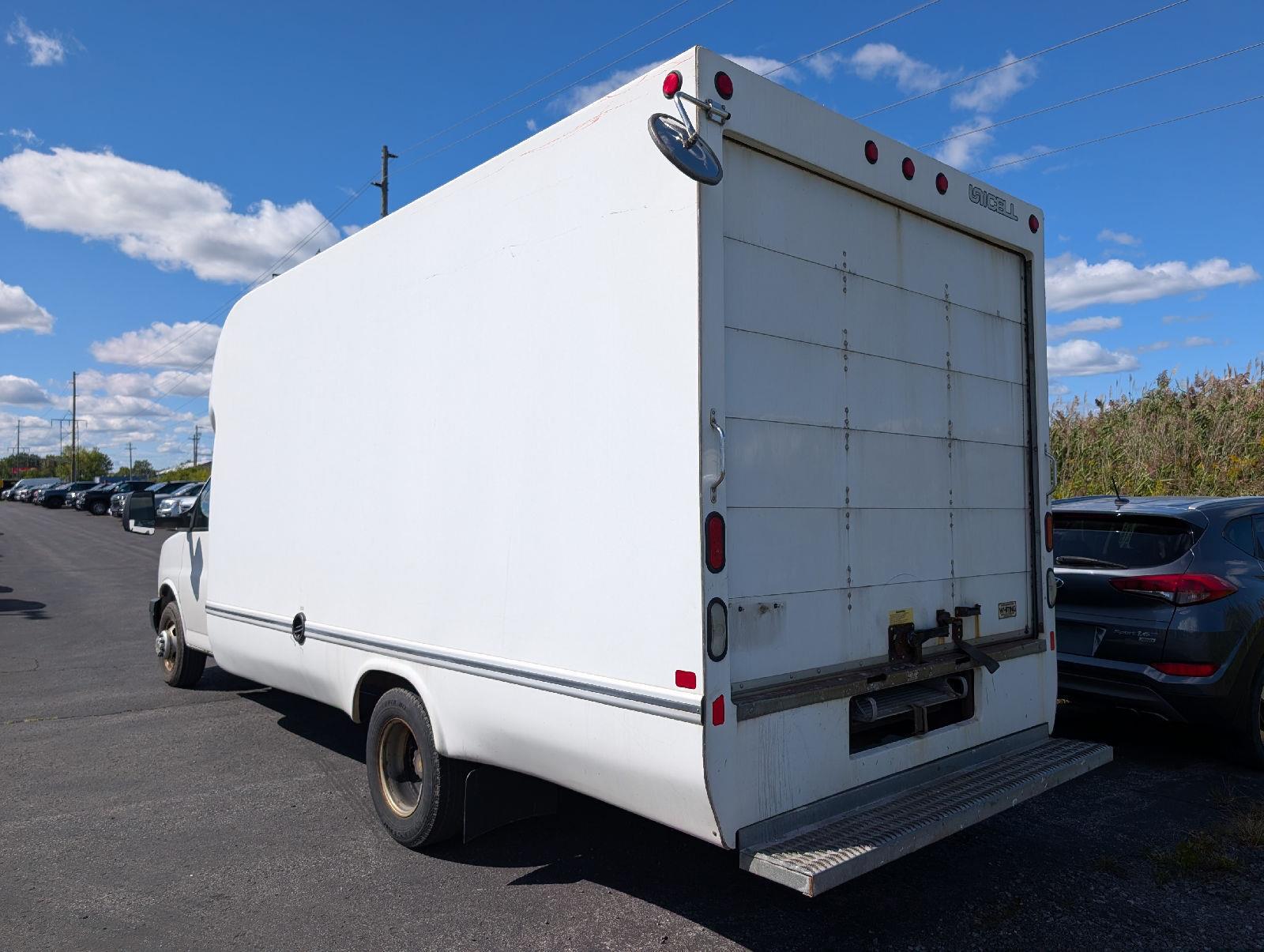 Used 2016 Summit White Chevrolet Cutaway image 6