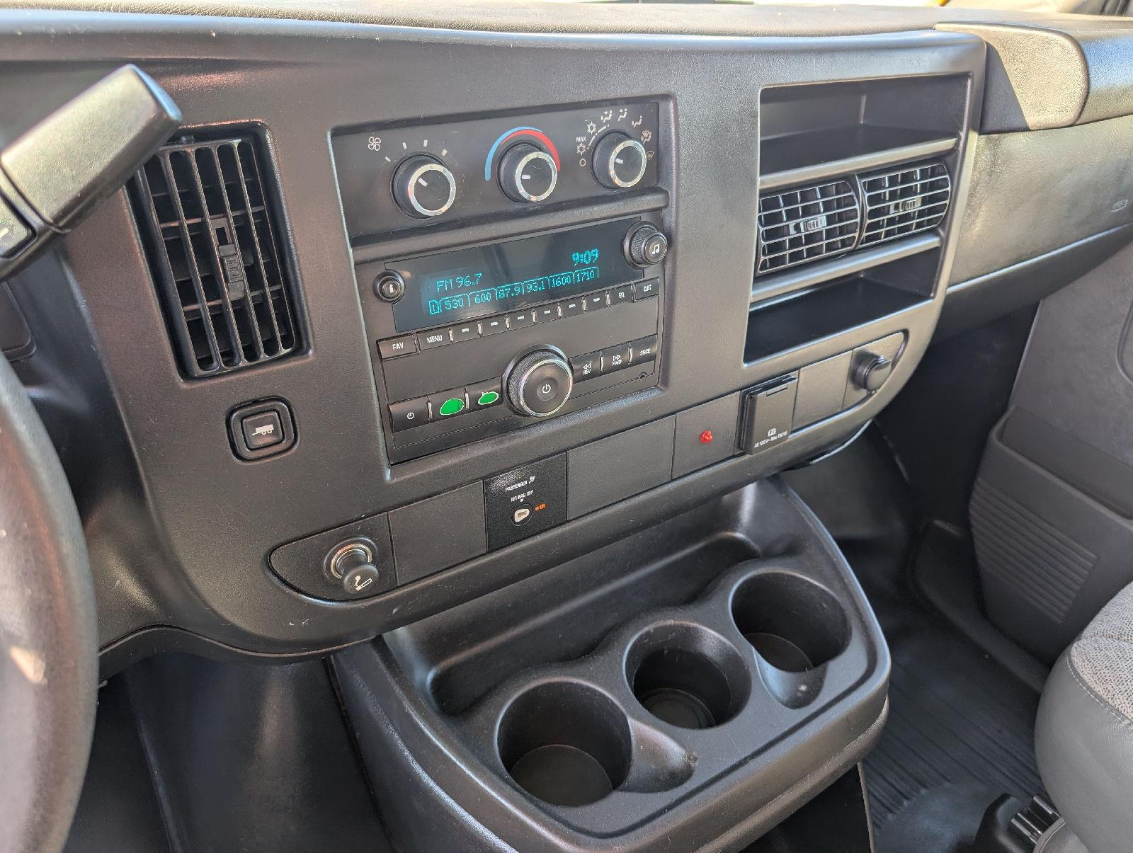 Used 2016 Summit White Chevrolet Cutaway image 15