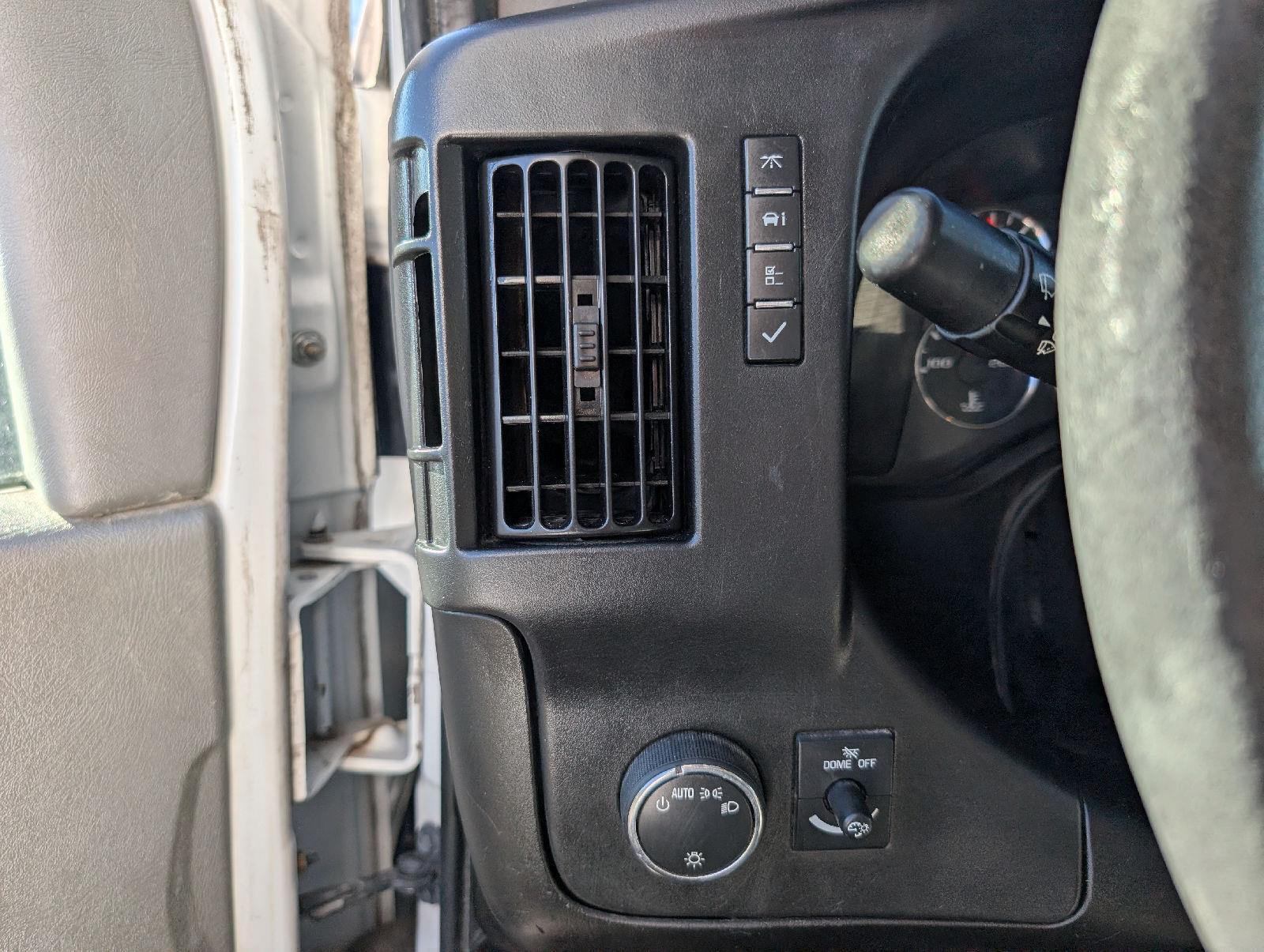 Used 2016 Summit White Chevrolet Cutaway image 11