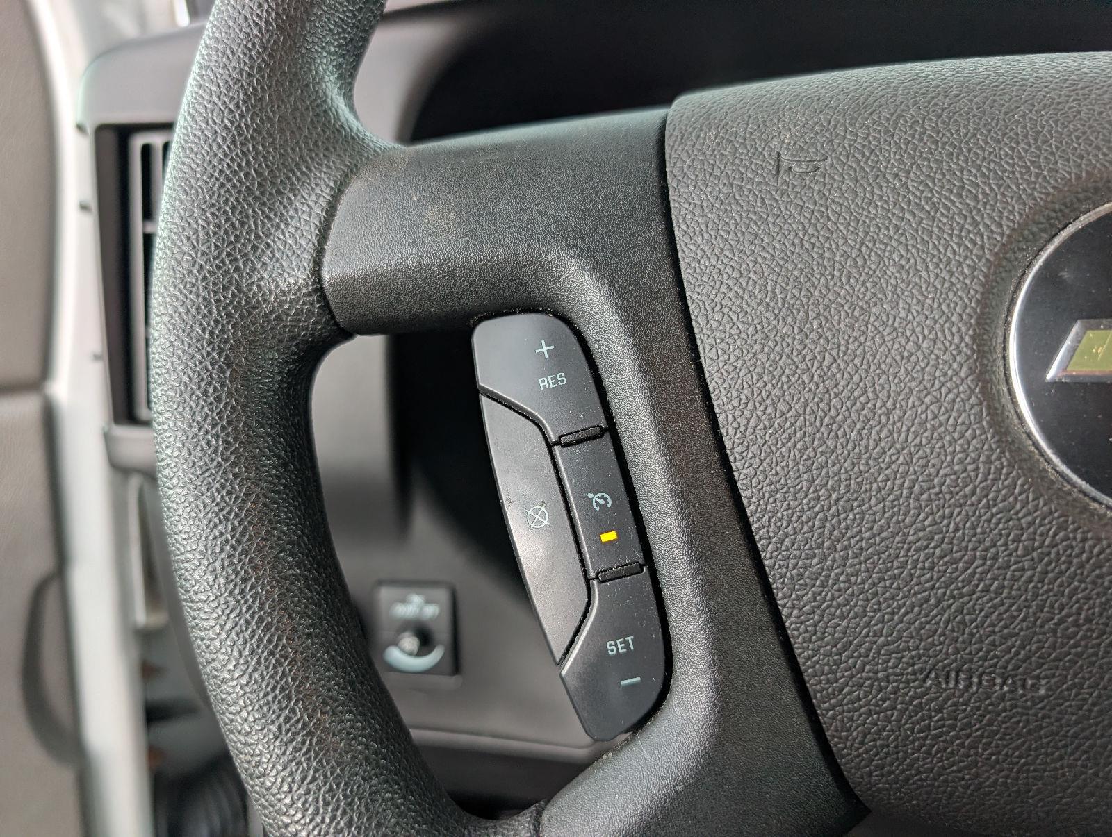 Used 2018 Summit White Chevrolet  image 12
