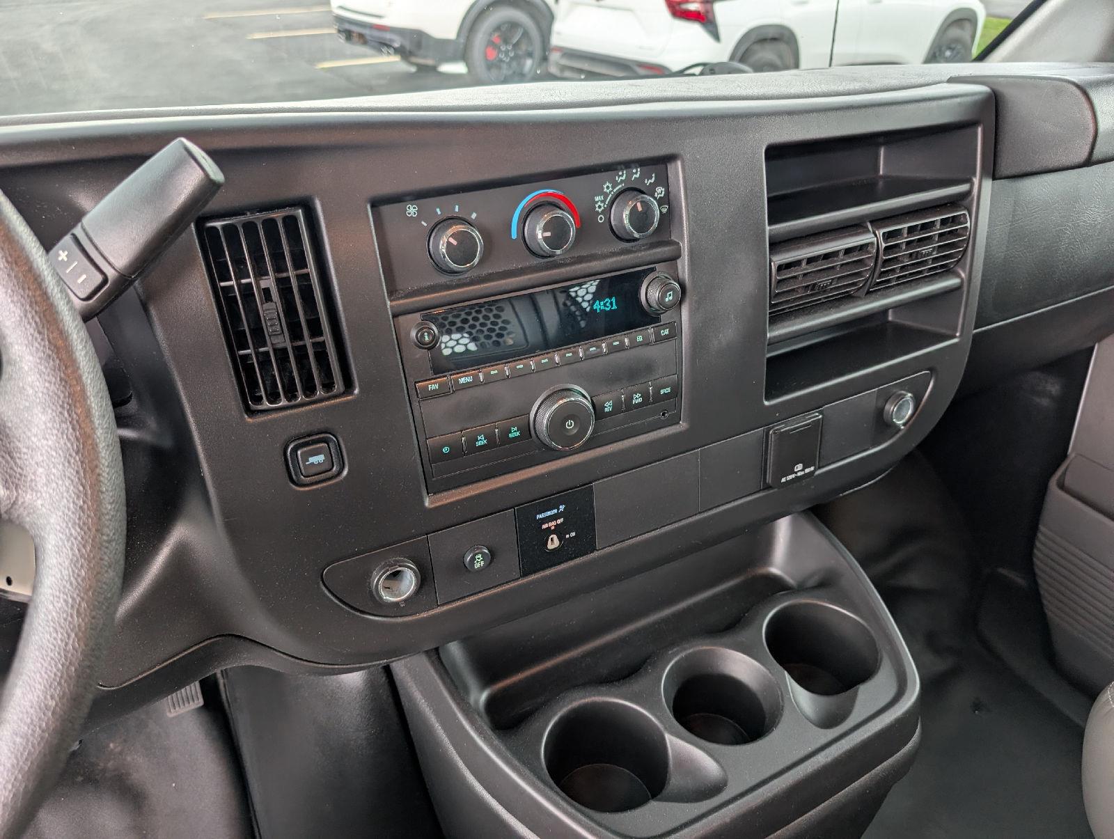 Used 2018 Summit White Chevrolet  image 14