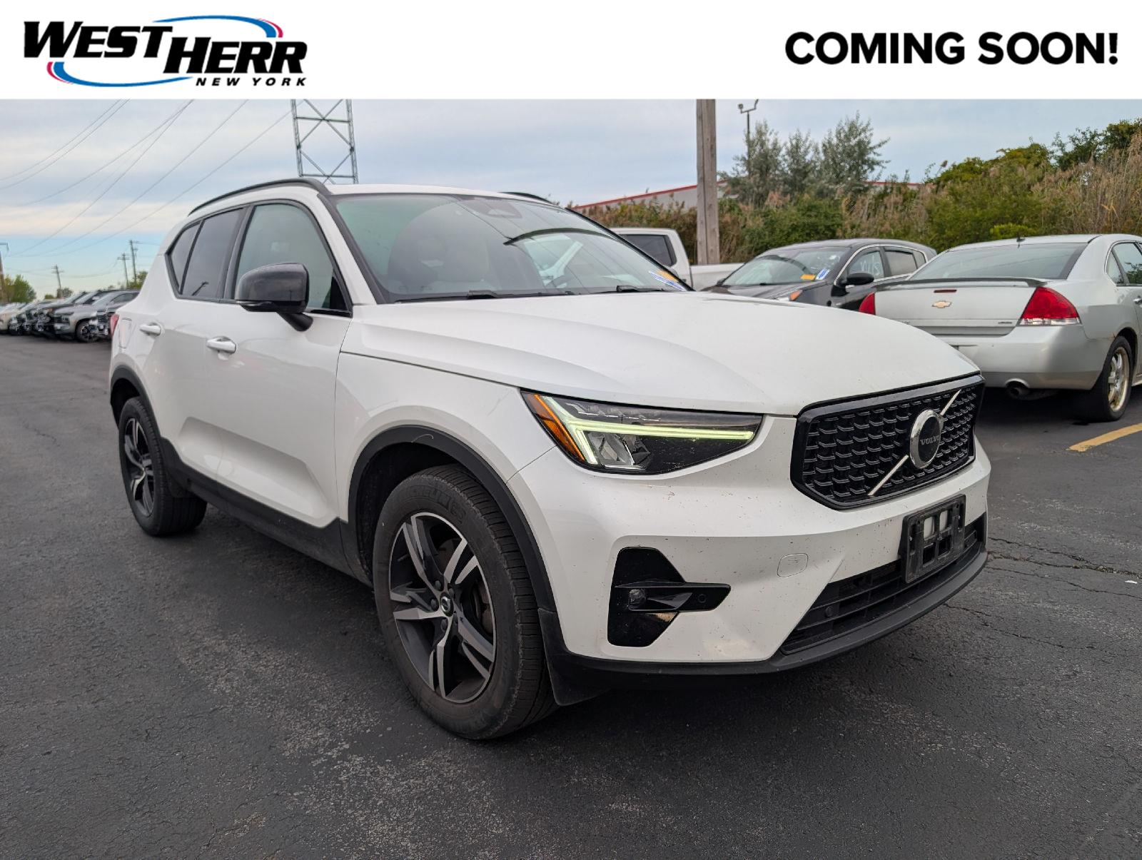 Crystal White Metallic 2023 Volvo XC40 SUV / Crossover All-Wheel Drive Automatic
