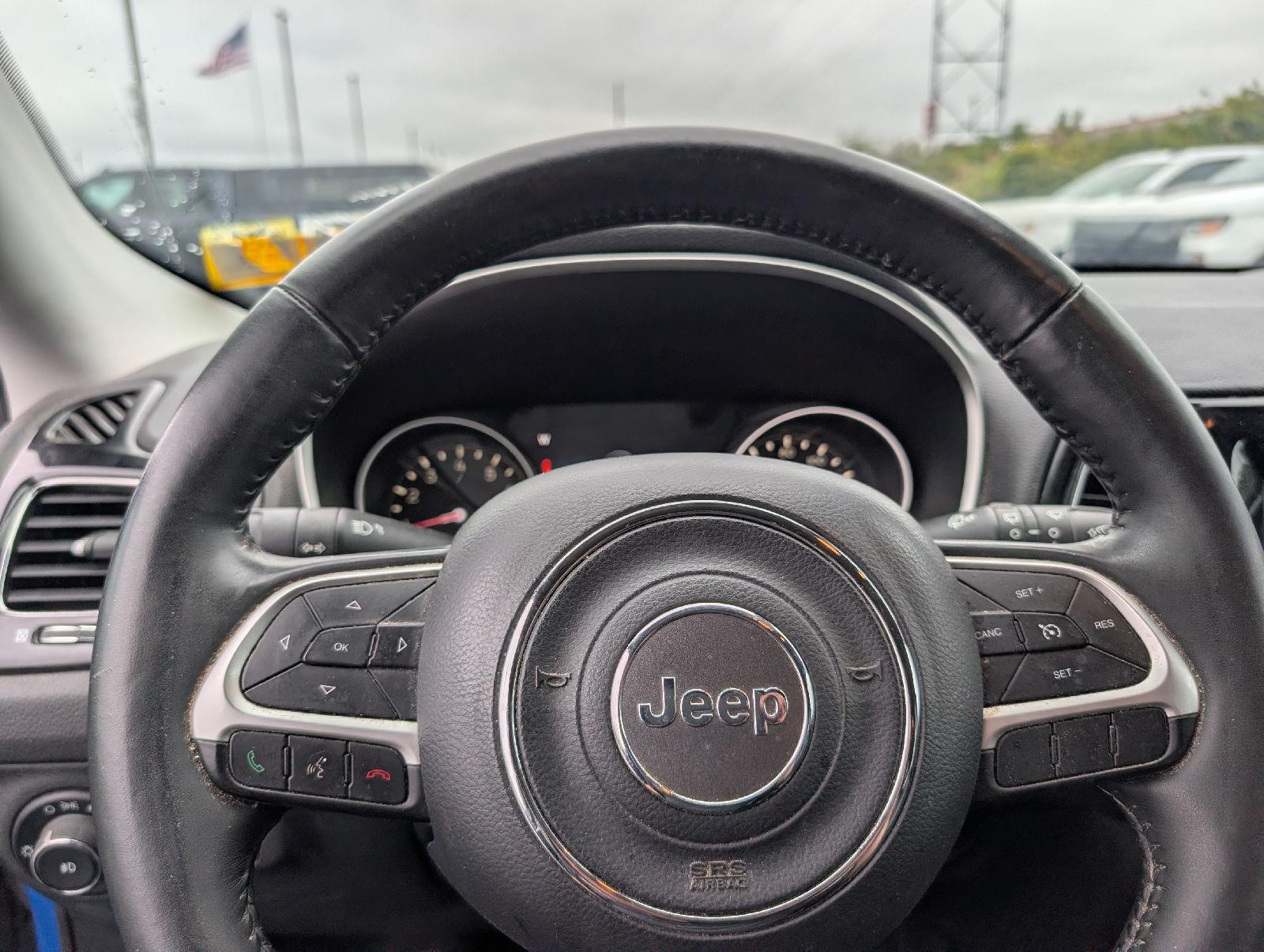 Used 2018 Laser Blue Pearlcoat Jeep Altitude image 13