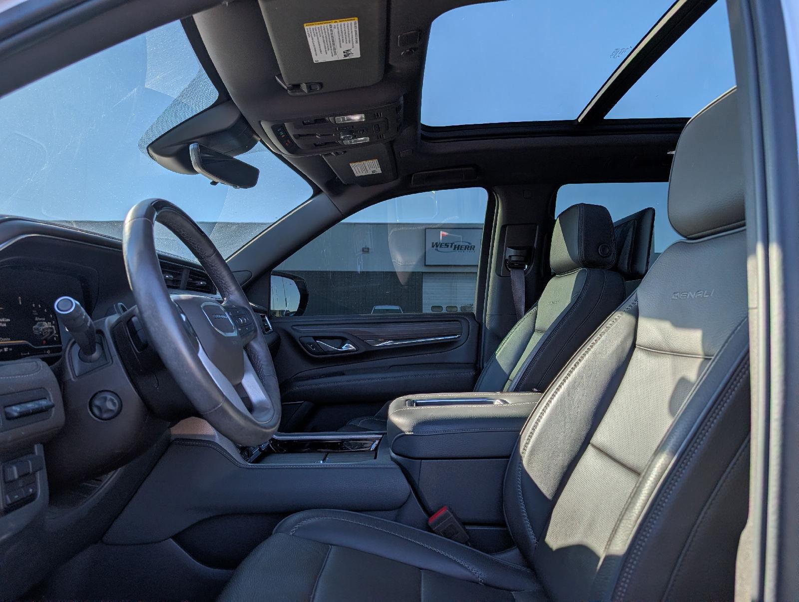 Used 2023 White Frost Tricoat GMC Denali image 9