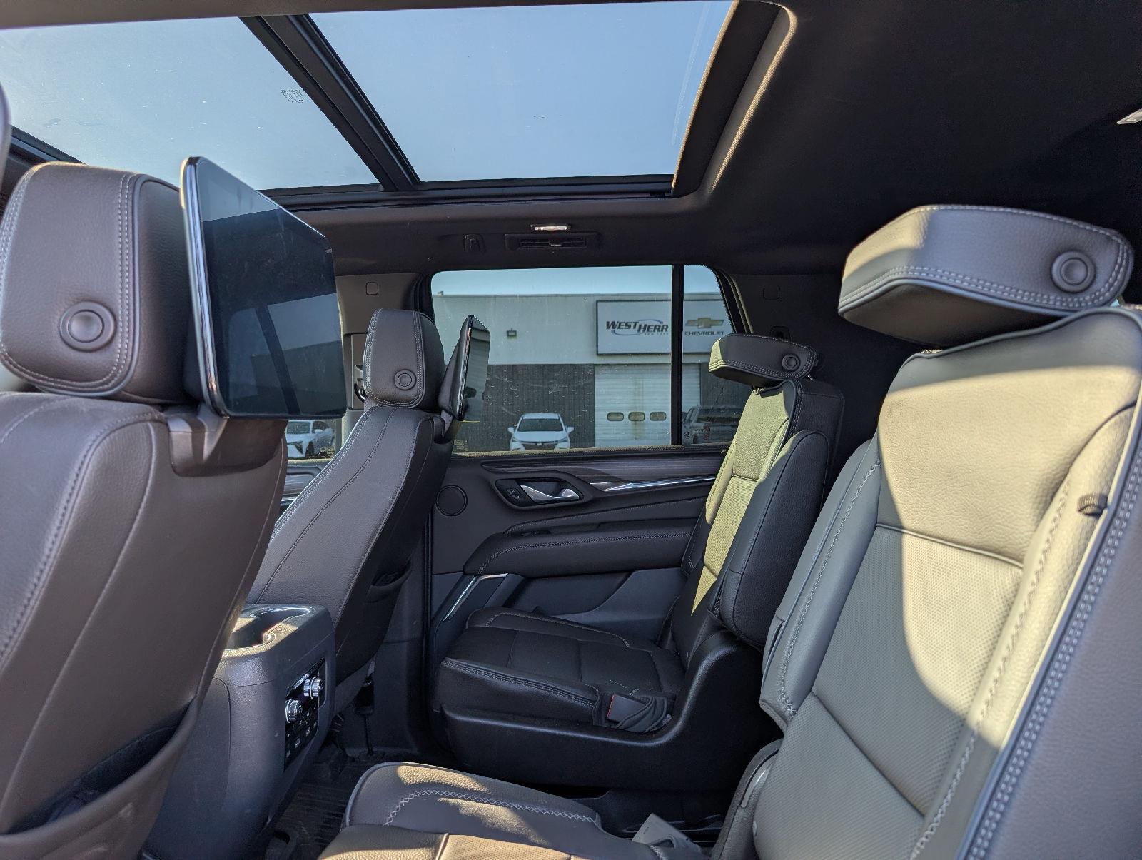 Used 2023 White Frost Tricoat GMC Denali image 10