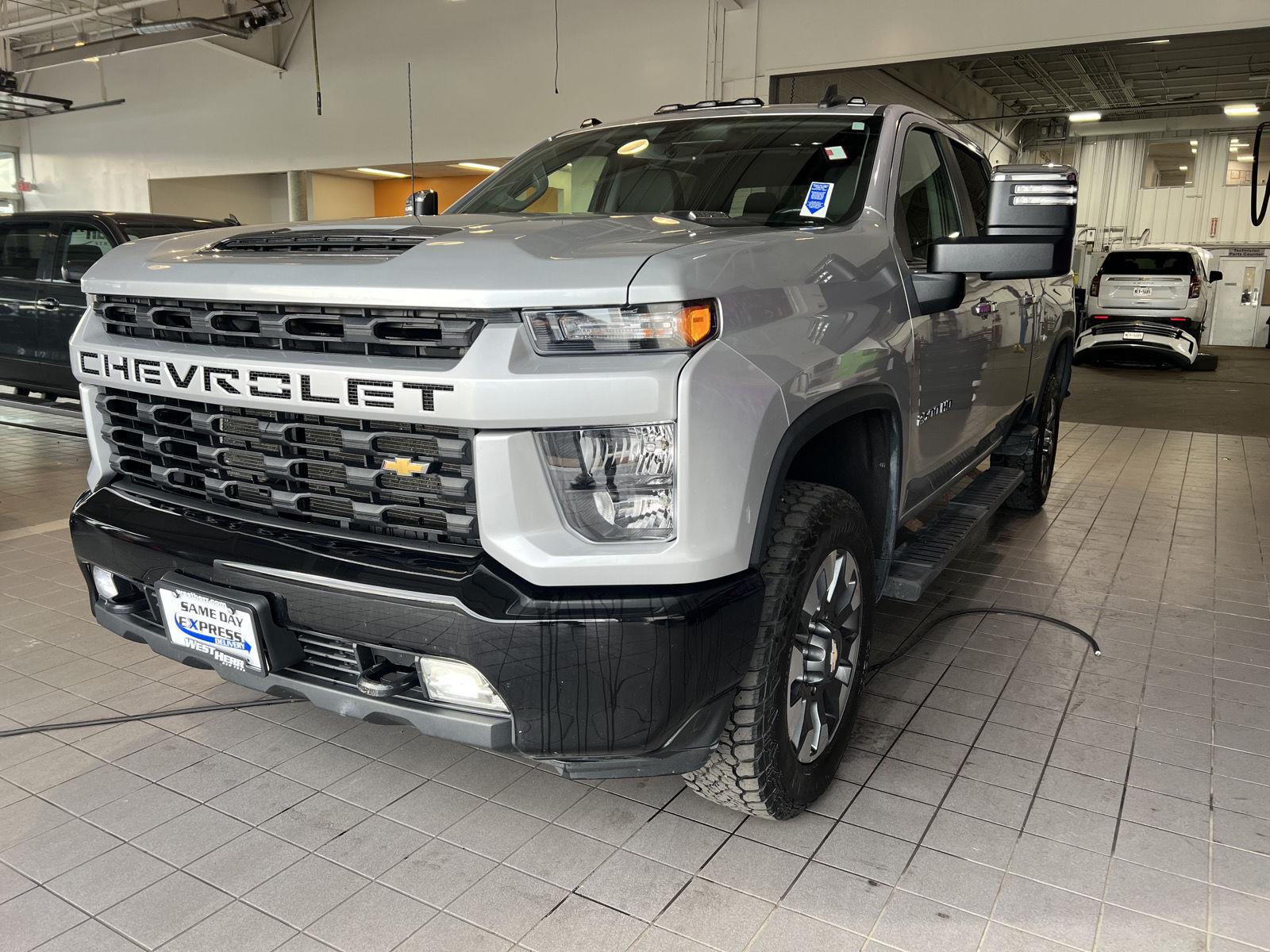 Used 2021 Silver Ice Metallic Chevrolet Custom image 2