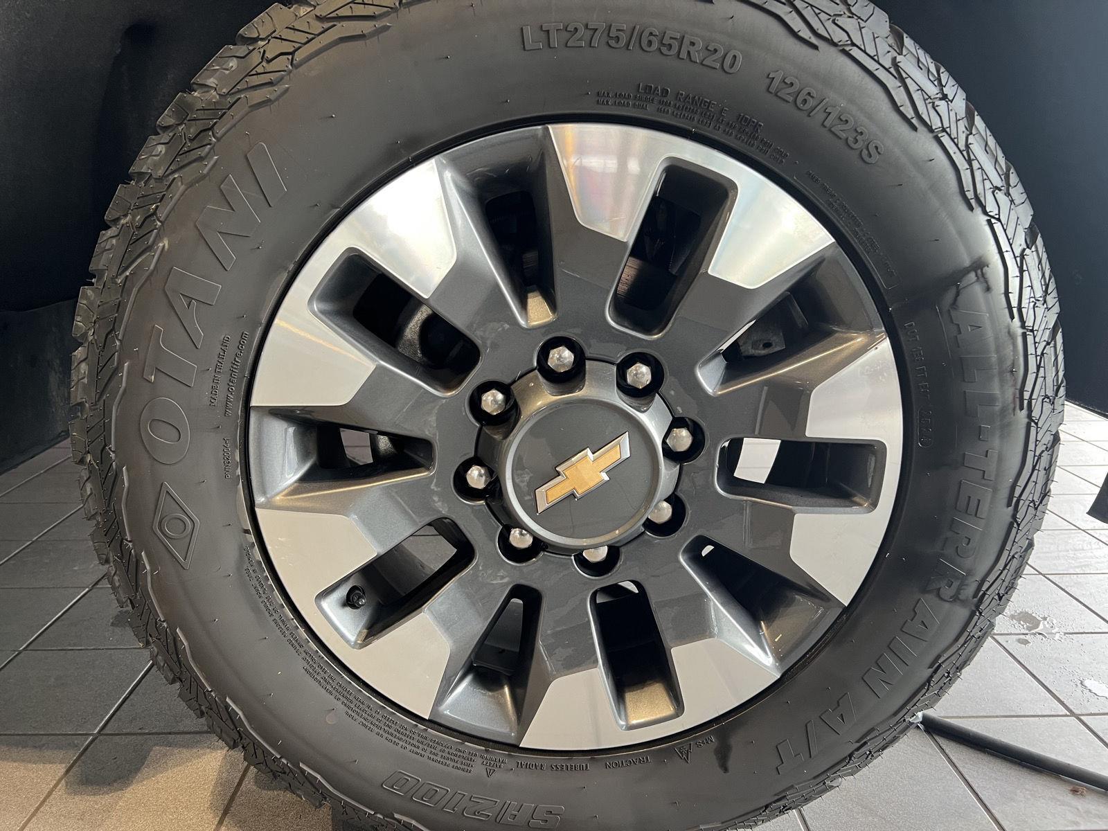 Used 2021 Silver Ice Metallic Chevrolet Custom image 8