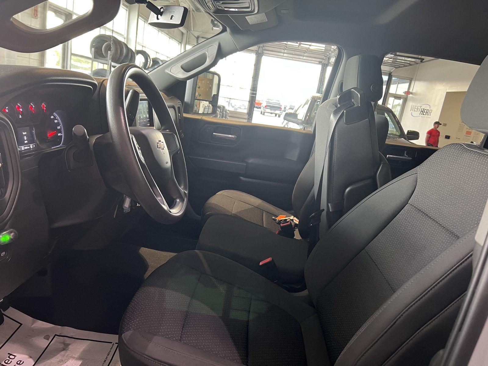 Used 2021 Silver Ice Metallic Chevrolet Custom image 13