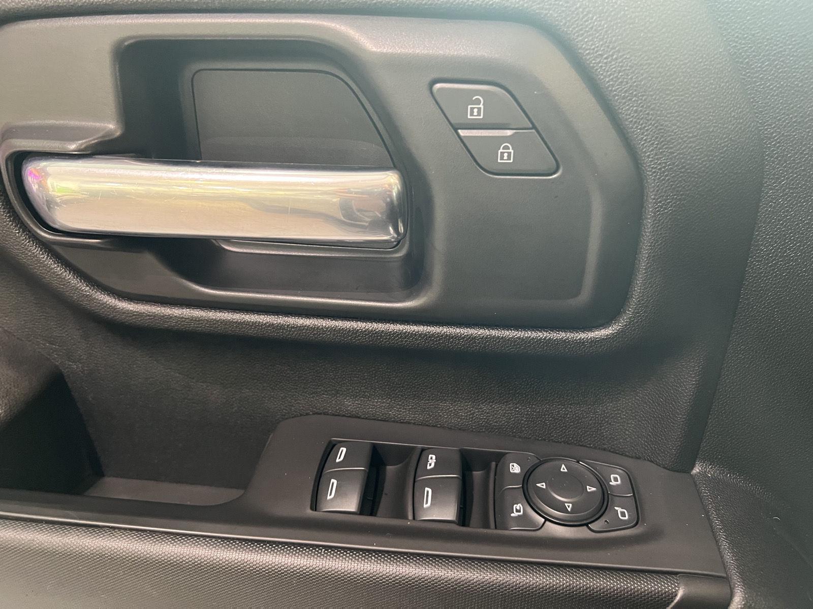 Used 2021 Silver Ice Metallic Chevrolet Custom image 10