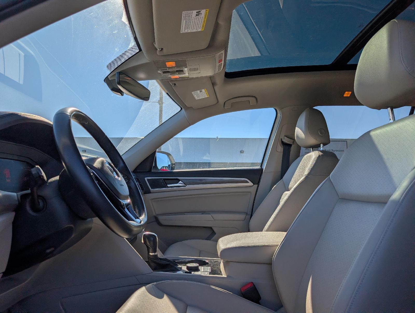 Used 2019 Pure White Volkswagen 3.6L V6 SEL image 8