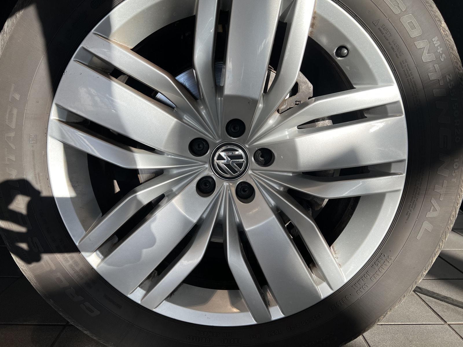 Used 2019 Pure White Volkswagen 3.6L V6 SEL image 29