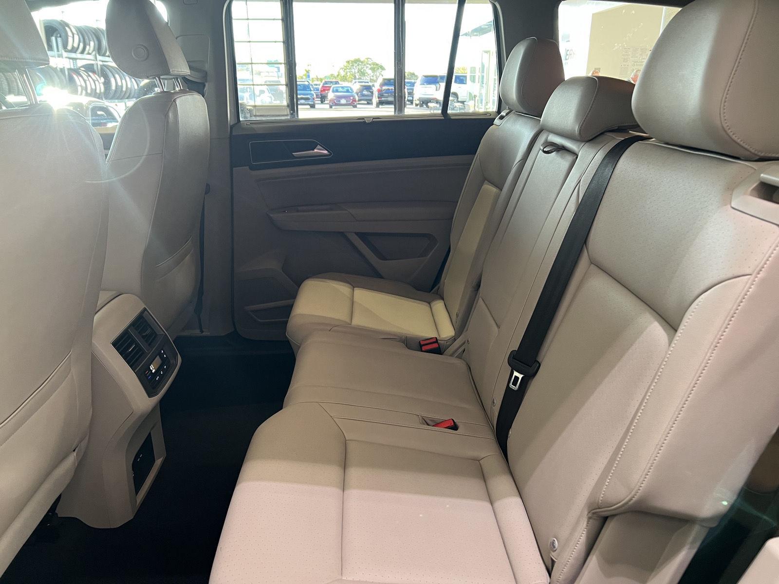 Used 2019 Pure White Volkswagen 3.6L V6 SEL image 32