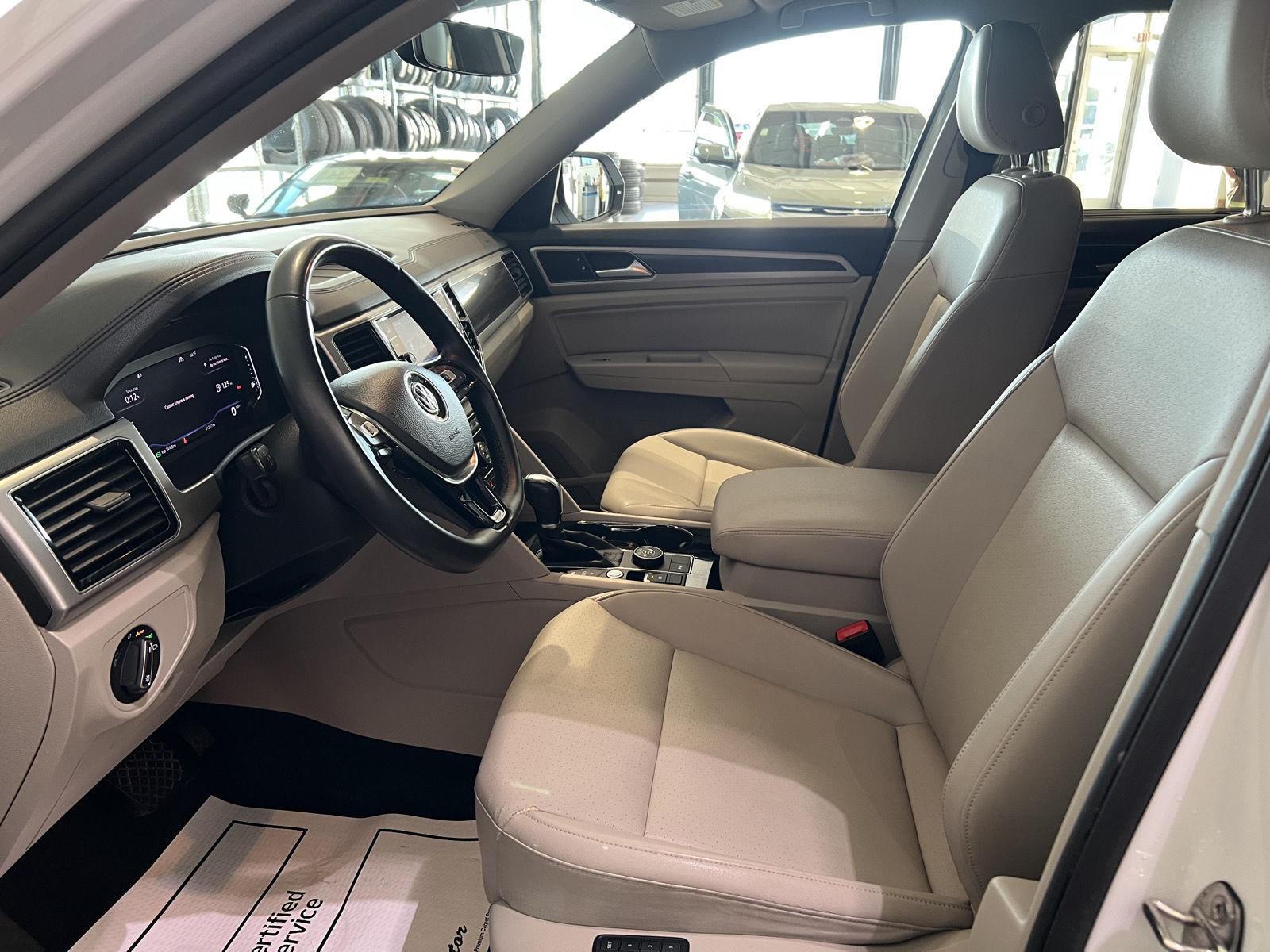 Used 2019 Pure White Volkswagen 3.6L V6 SEL image 34