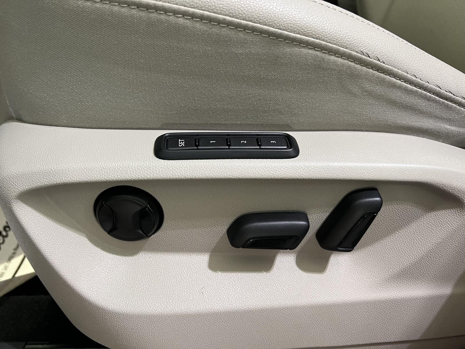 Used 2019 Pure White Volkswagen 3.6L V6 SEL image 43