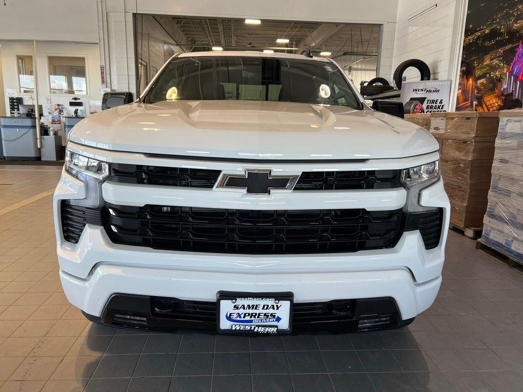 Used 2024 Summit White Chevrolet RST image 2