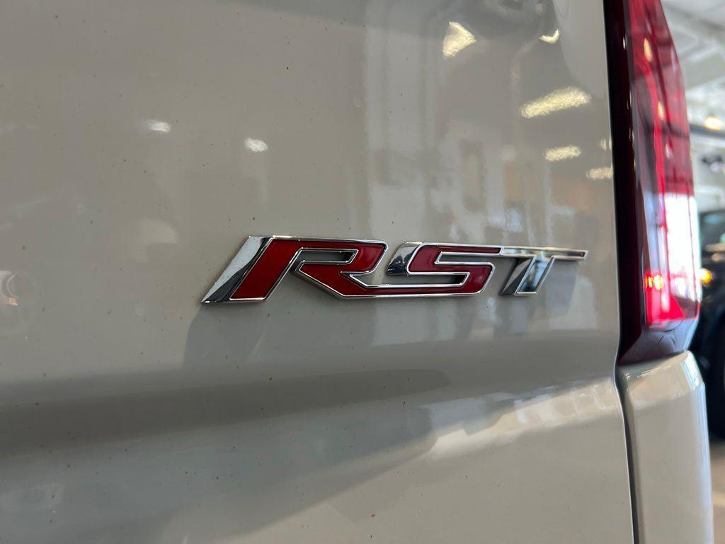 Used 2024 Summit White Chevrolet RST image 10