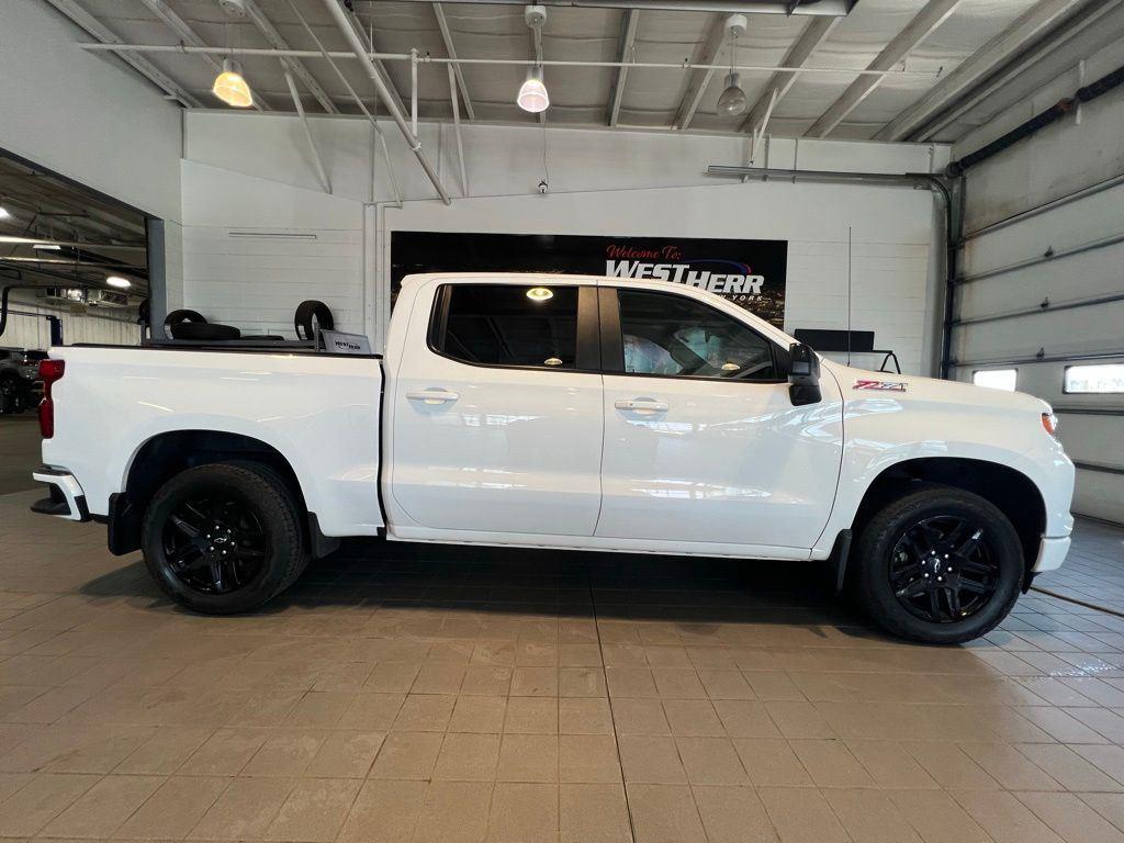 Used 2024 Summit White Chevrolet RST image 13