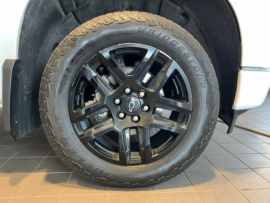Used 2024 Summit White Chevrolet RST image 14