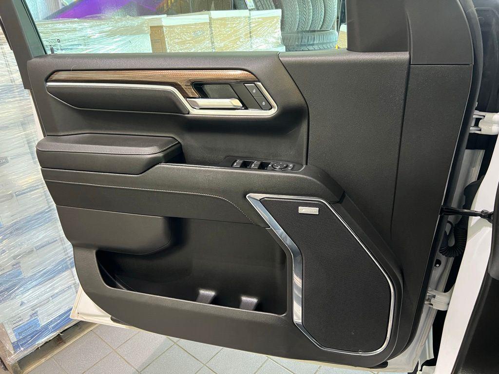 Used 2024 Summit White Chevrolet RST image 16
