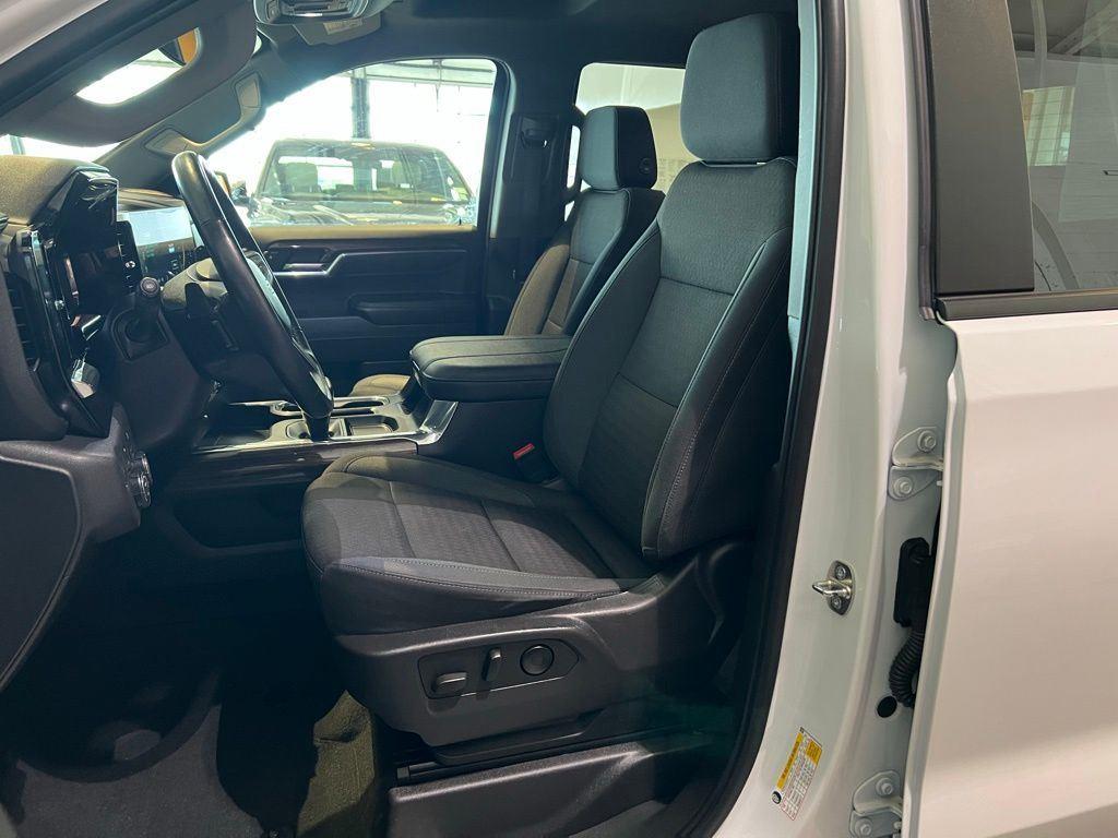 Used 2024 Summit White Chevrolet RST image 17