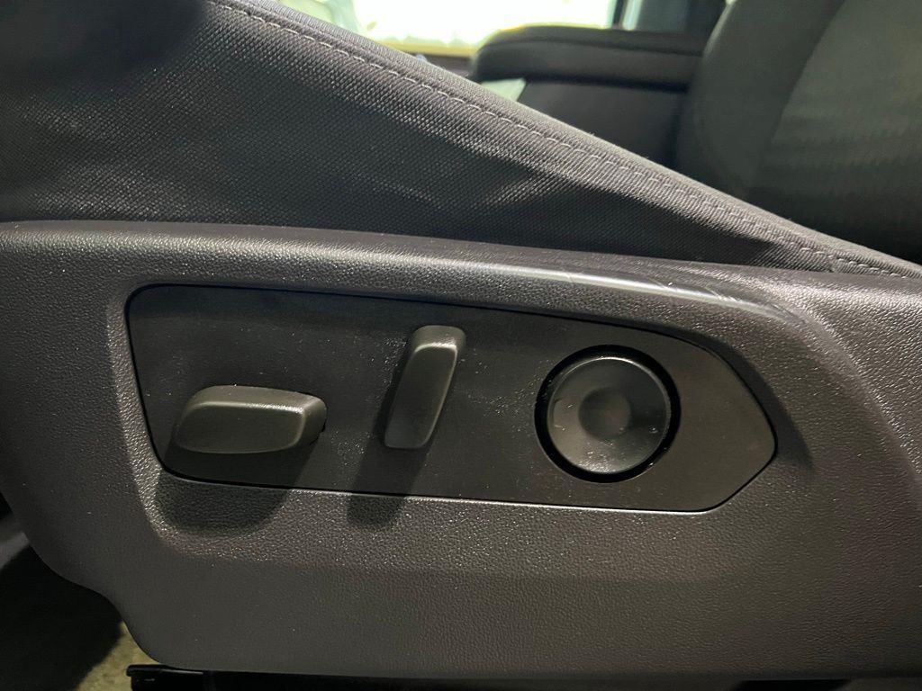 Used 2024 Summit White Chevrolet RST image 18