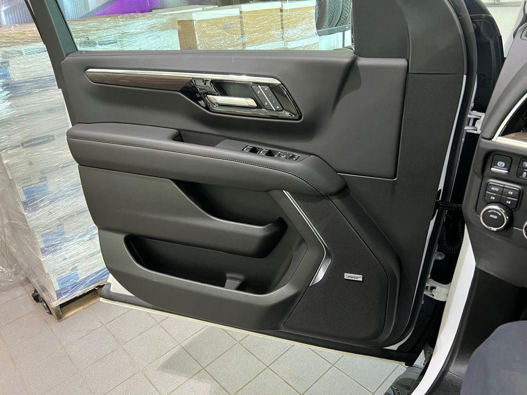 Used 2026 Summit White Chevrolet Z71 image 12
