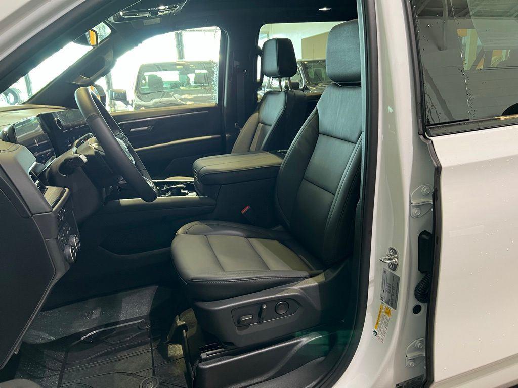 Used 2026 Summit White Chevrolet Z71 image 14