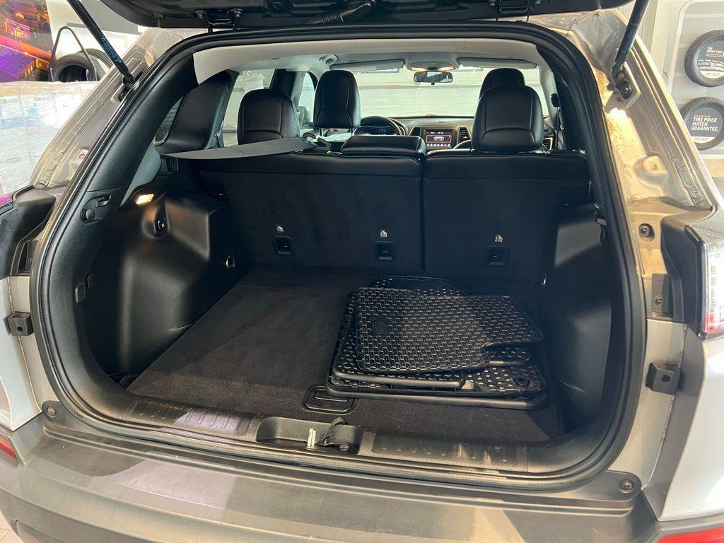 Used 2019 Billet Silver Metallic Clearco Jeep Latitude Plus image 10