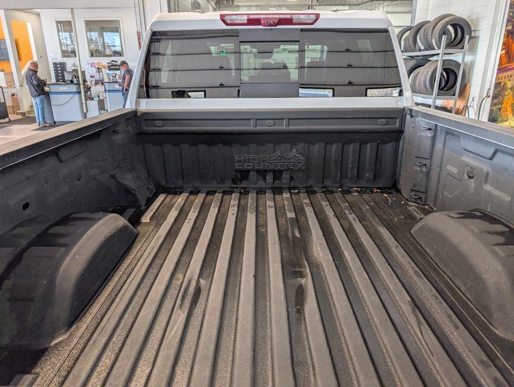 Used 2024 Pearl Chevrolet High Country image 11