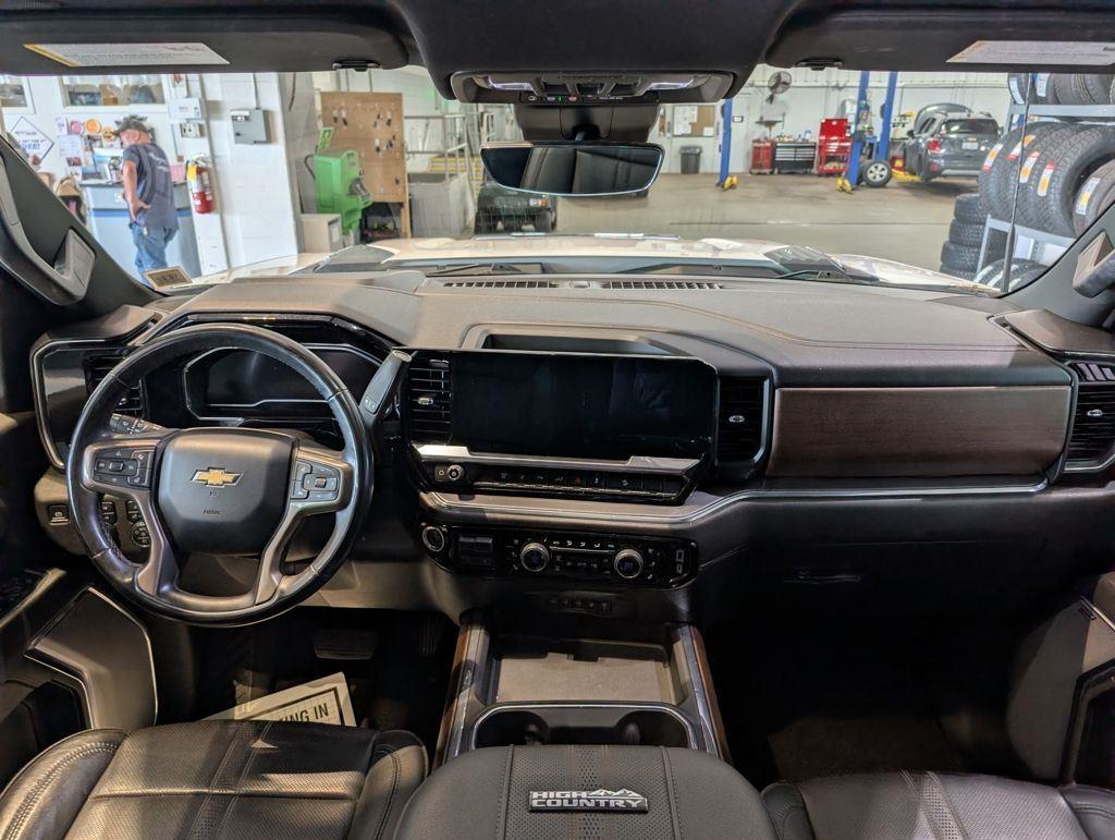 Used 2024 Pearl Chevrolet High Country image 21