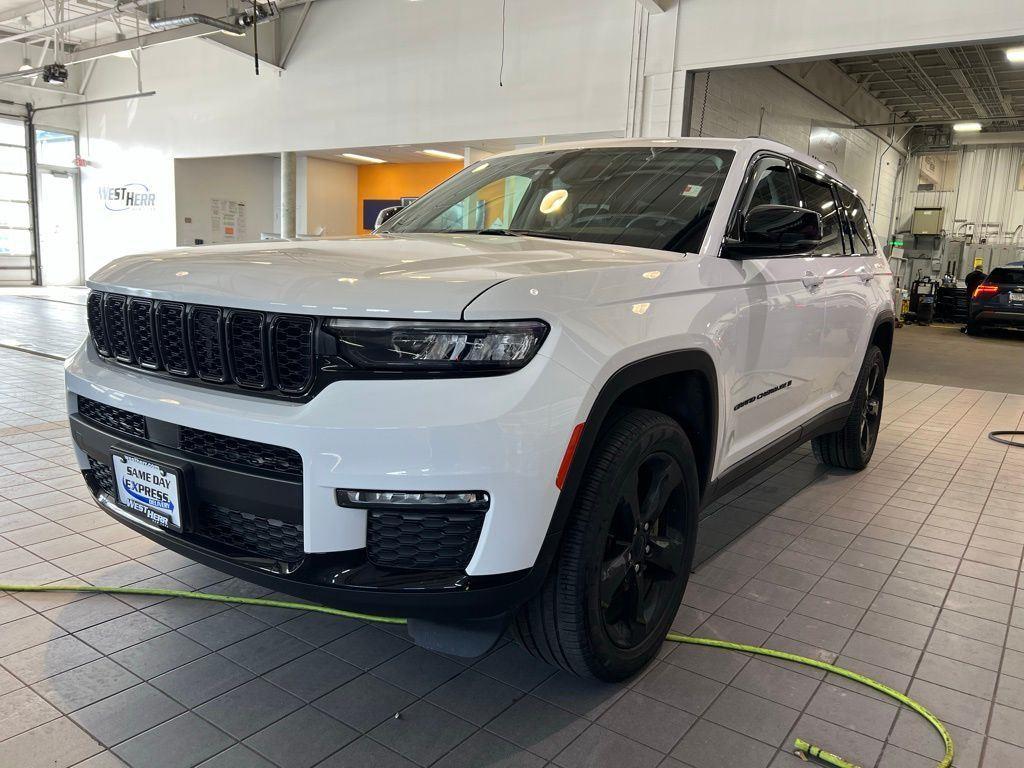 Used 2024 Bright White Clearcoat Jeep Limited image 4