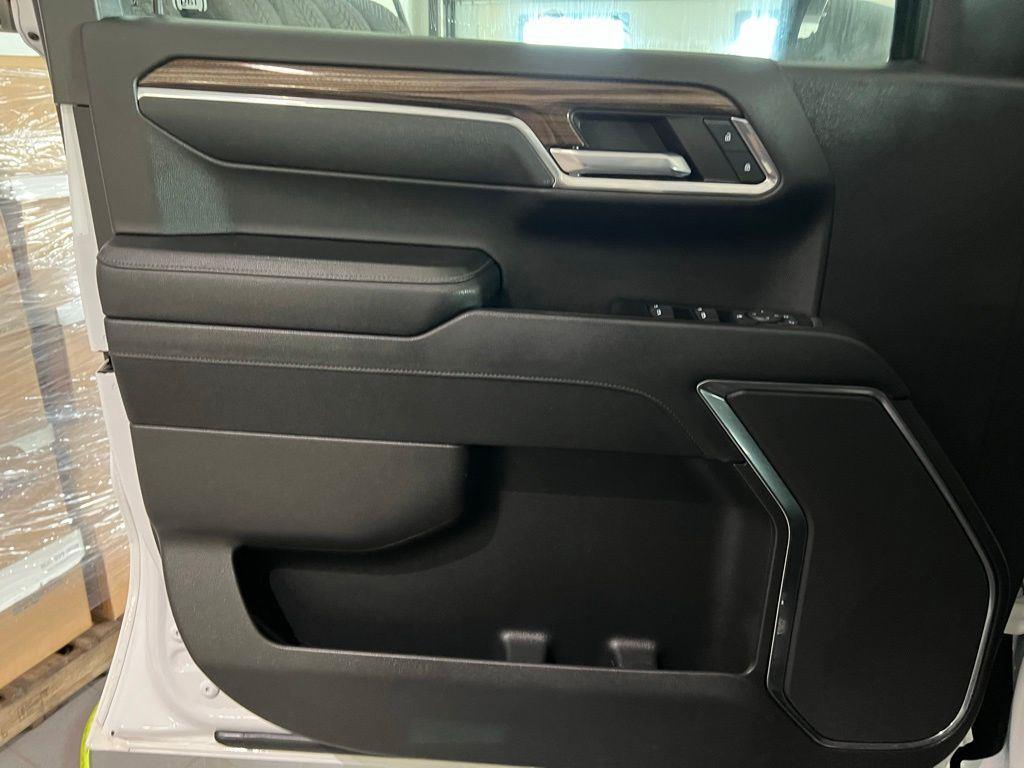 Used 2023 Summit White Chevrolet LT Trail Boss image 13