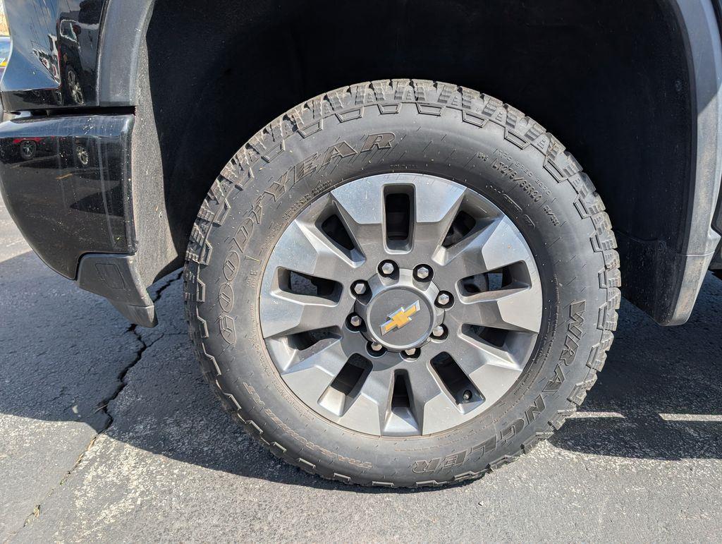 Used 2025 Black Chevrolet Custom image 5