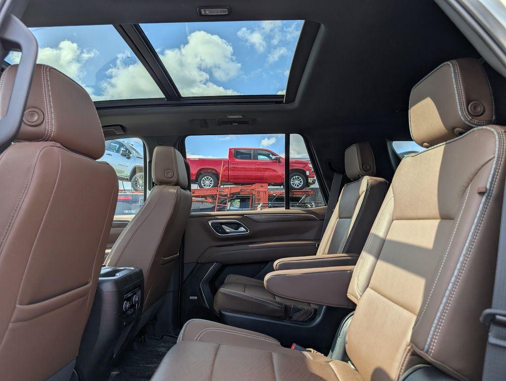Used 2022 Pearl Chevrolet High Country image 14