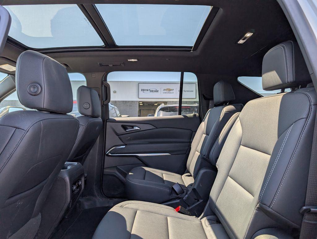 Used 2024 Pearl Chevrolet LT image 14