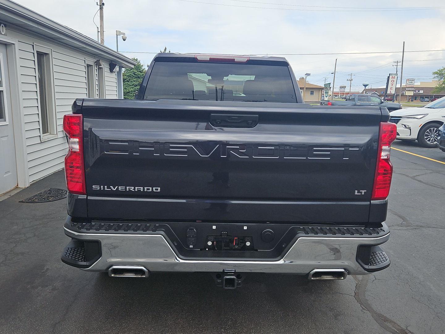 View vehicle photo 5