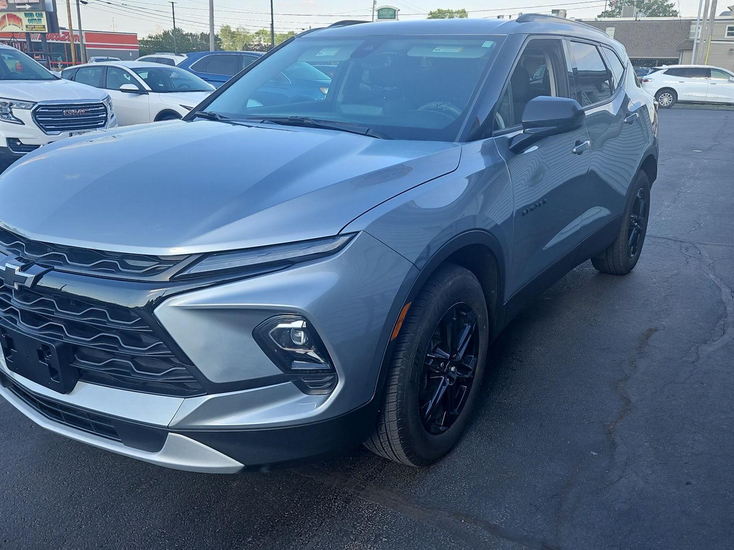 View vehicle photo 7