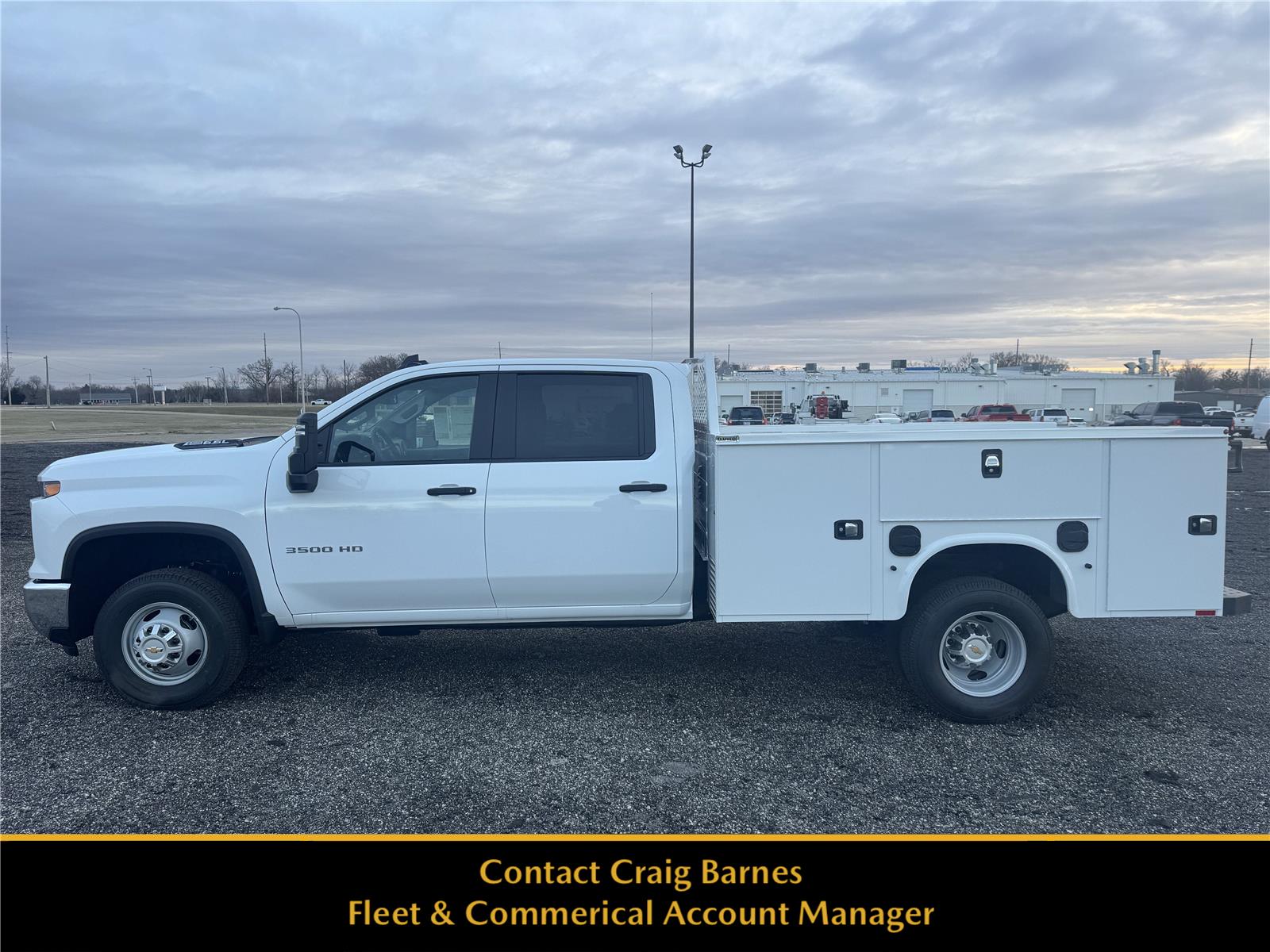 Summit White 2026 Chevrolet Silverado 3500HD Chassis Work Truck Crew Cab 4WD Pickup Truck Four-Wheel Drive Automatic