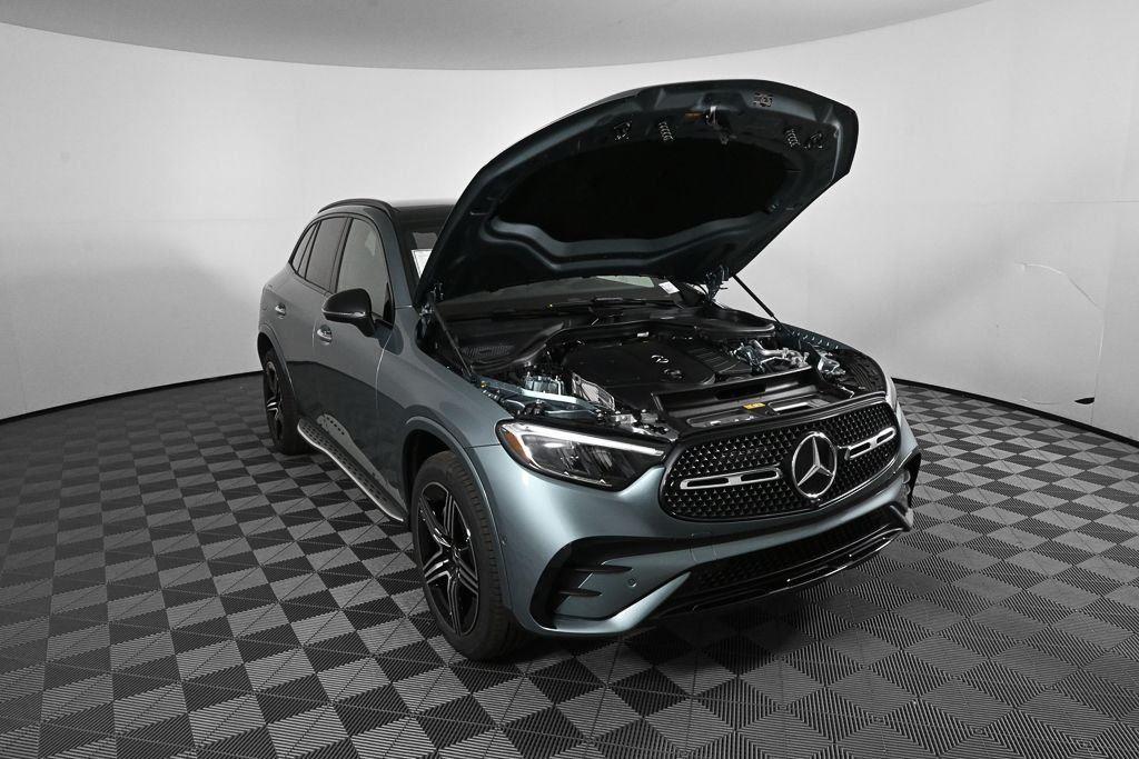 New 2026 Verde Silver Metallic Mercedes-Benz GLC 300 image 33