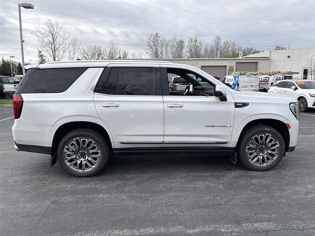 Used 2023 White Frost Tricoat GMC Denali Ultimate image 8