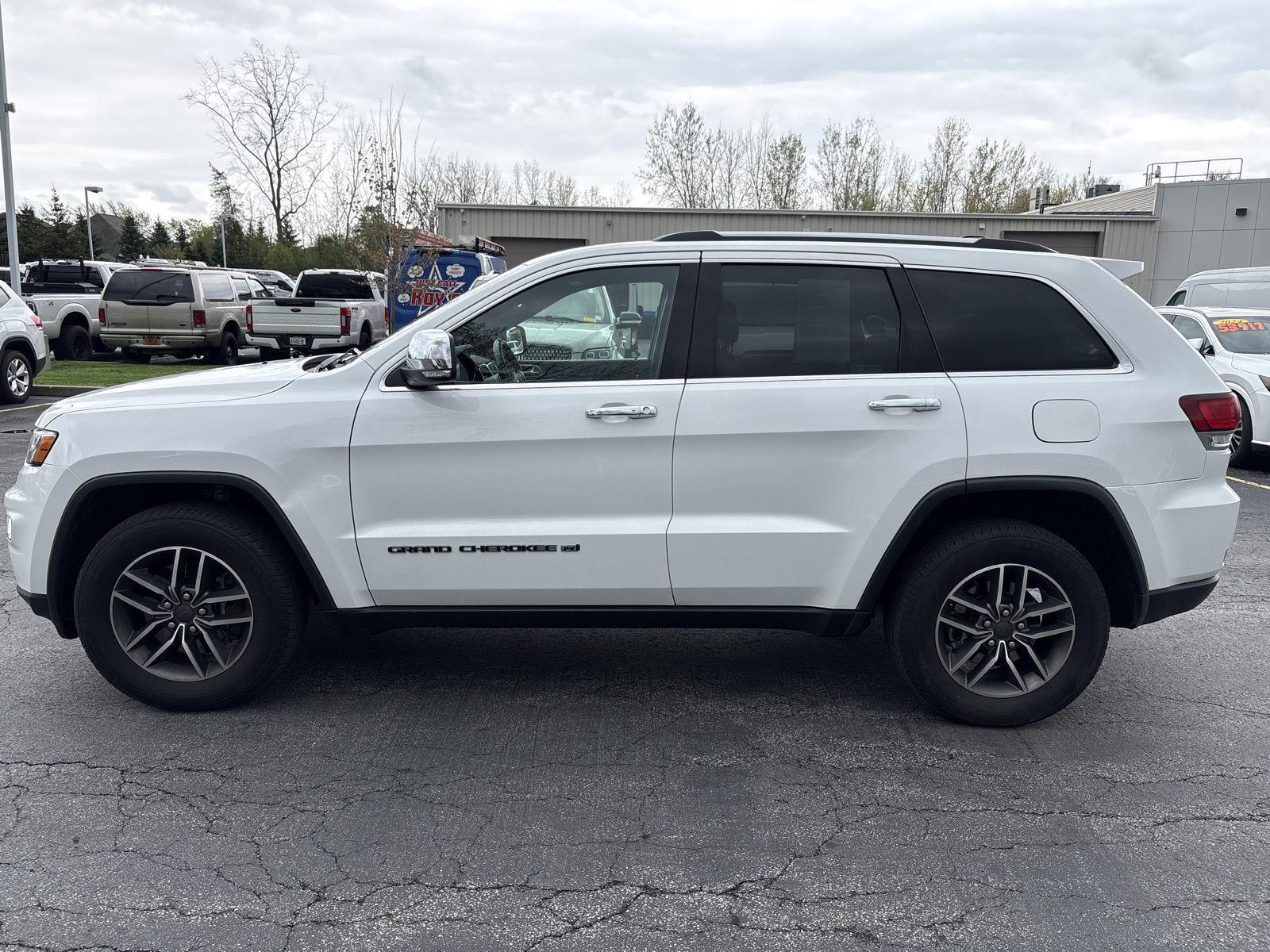 Used 2022 Bright White Clearcoat Jeep Limited image 4